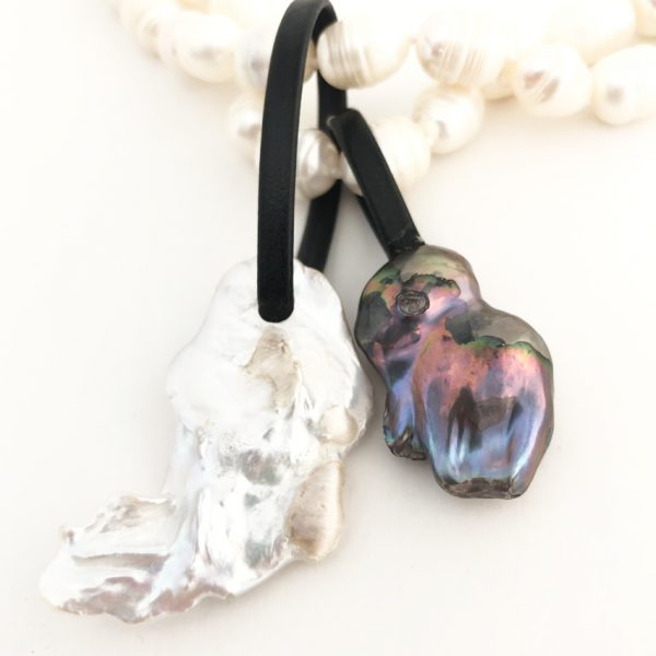 Collana perle barocche con ciondoli