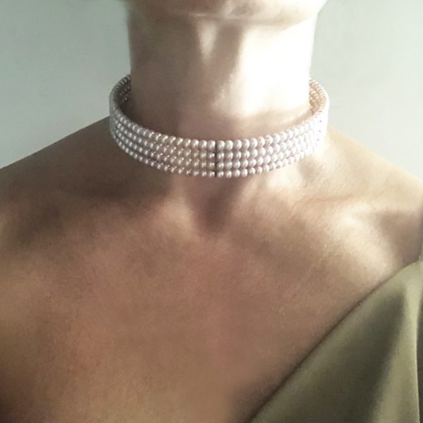 Collana rigida quattro fili in perle