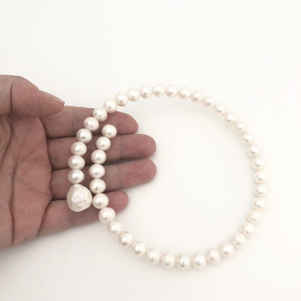 Collarino in perle a un filo