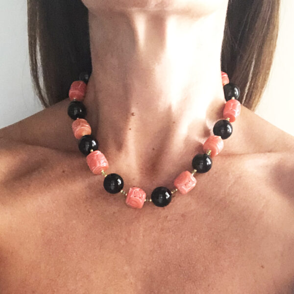 Collier con onice e coralli