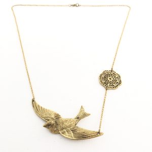 Collier con uccello in bronzo