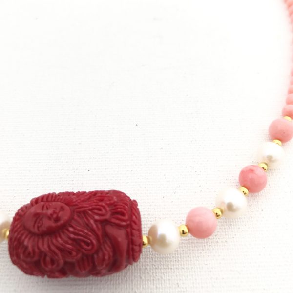 Collier in corallo rosa con centrale in acrilico