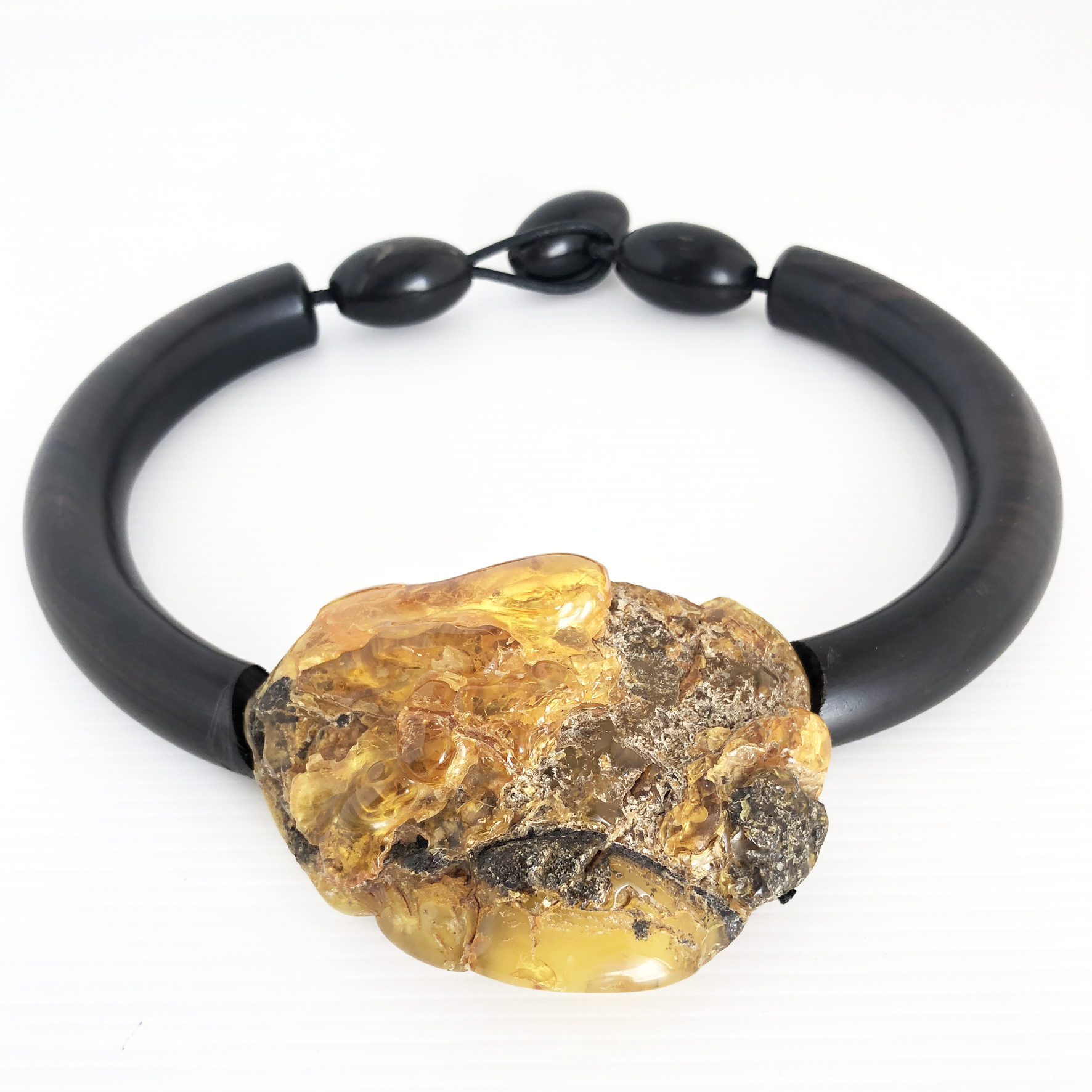Collier in ebano con ambra e corno