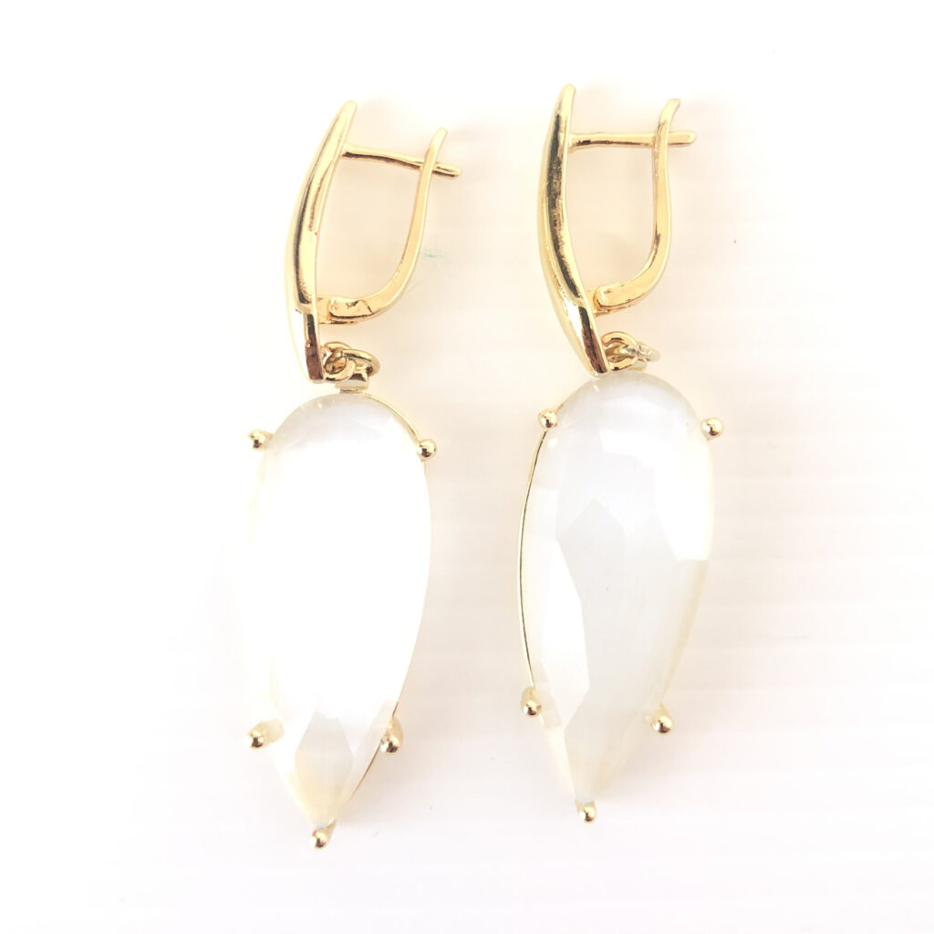 Orecchini bianco latte