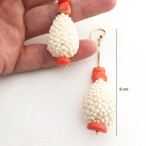 Orecchini di micro perle e coralli