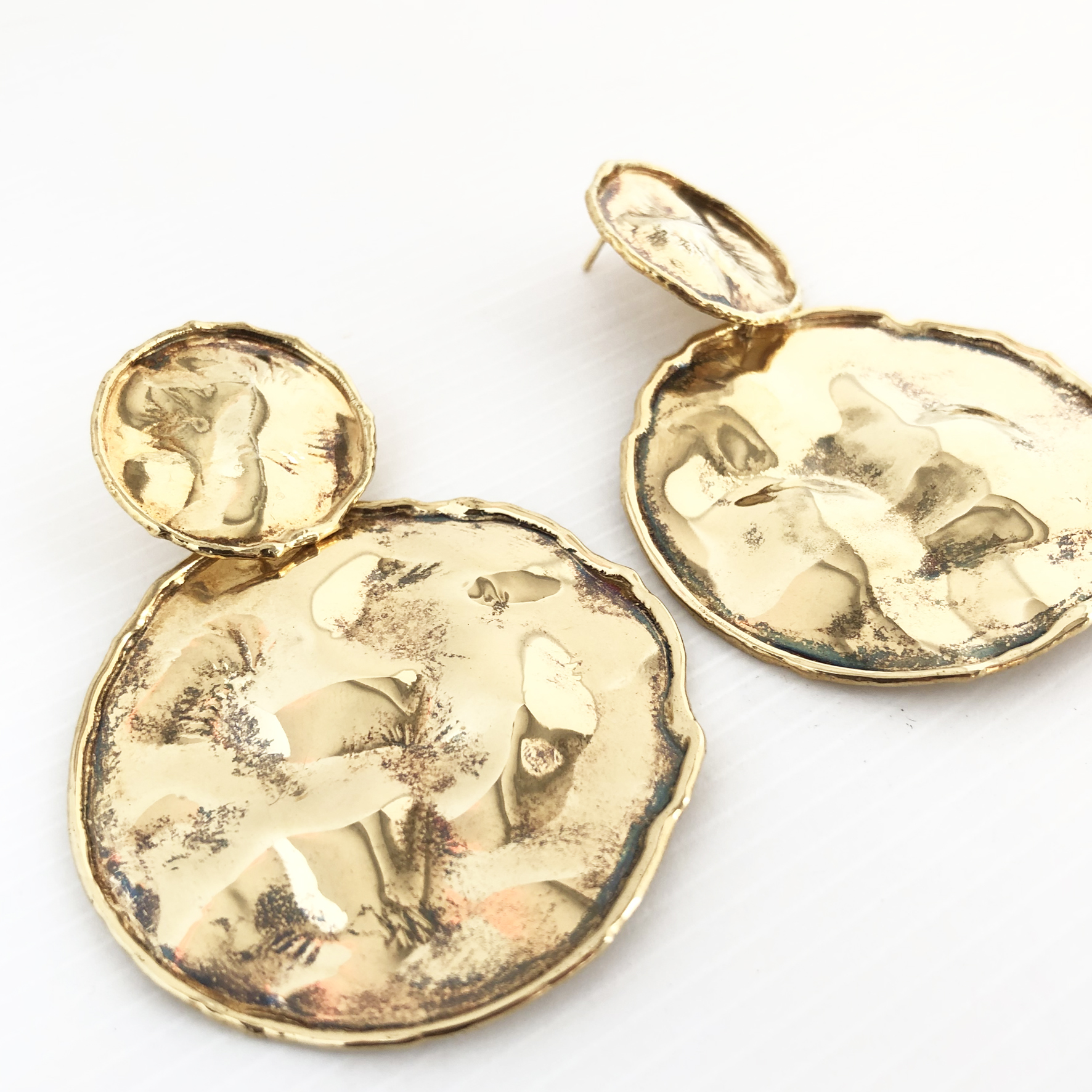 Orecchini in argento martellato