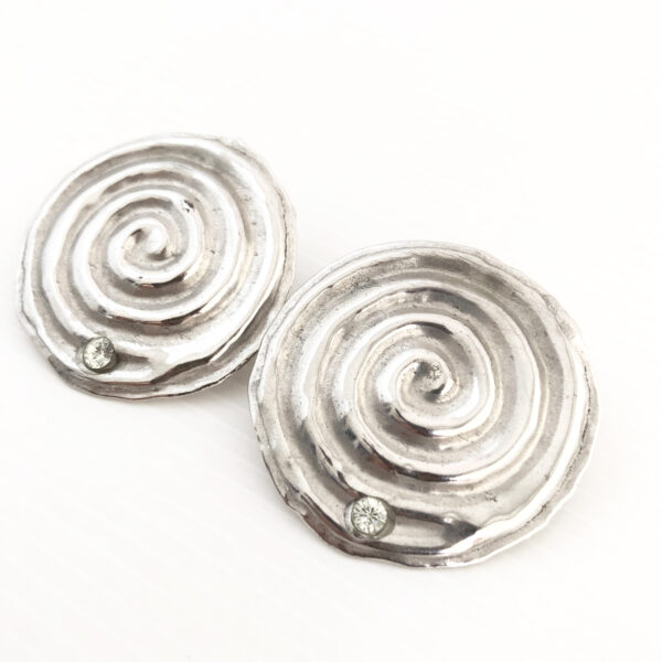 Orecchini in argento a bottone