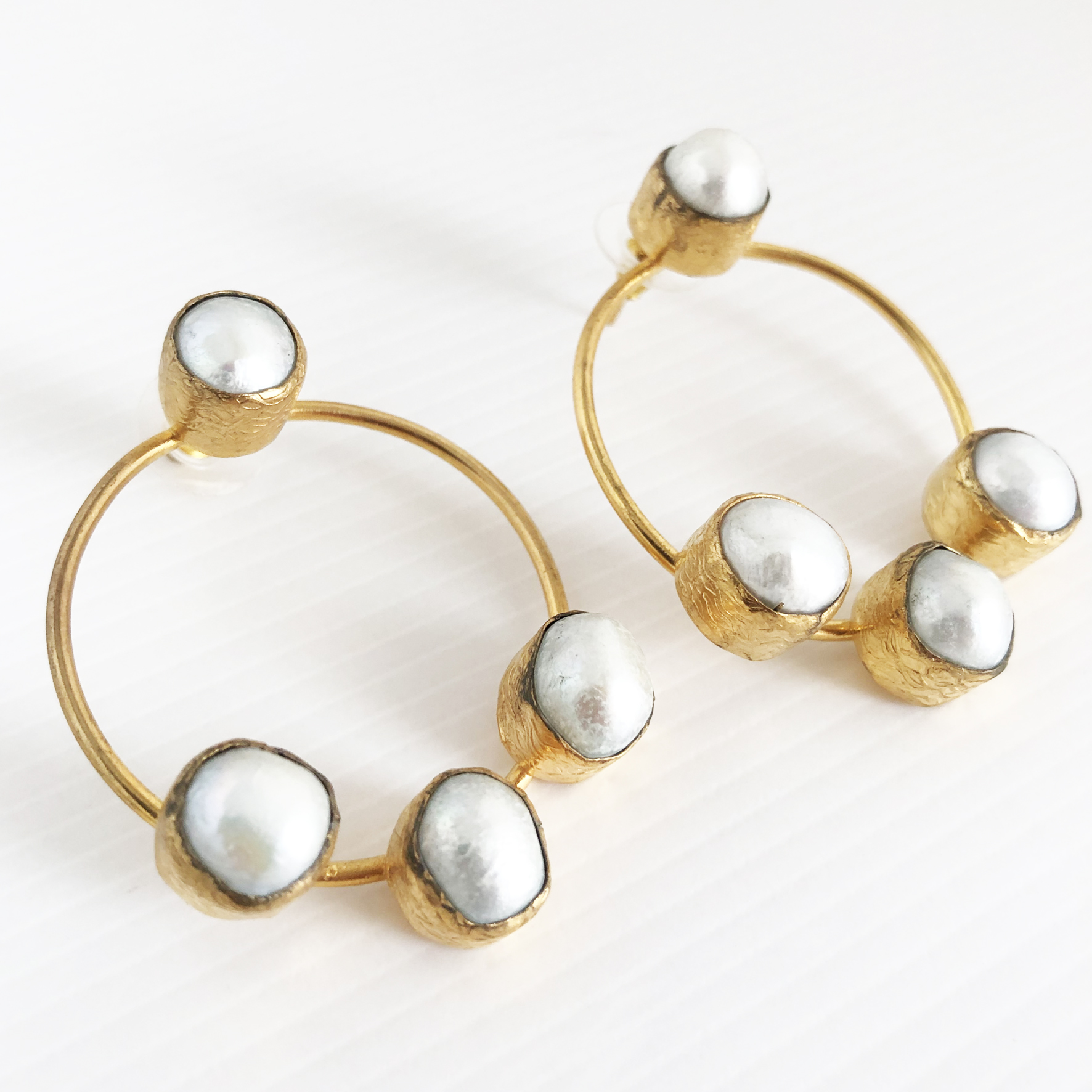 Orecchini in bronzo con perla