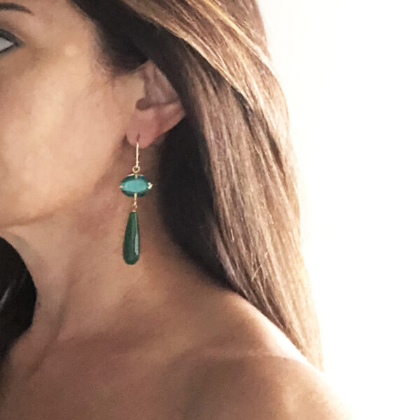 Orecchini lunghi con gocce di agata verde
