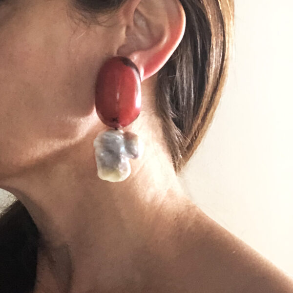 Orecchini lunghi con perle barocche